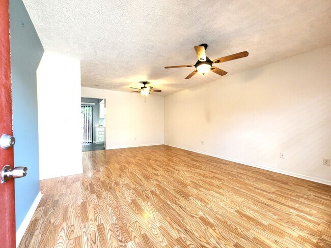 Foto del edificio - 2-story townhome - Private Patio - Pool - ...