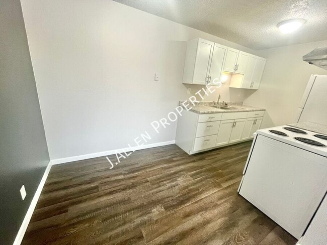 Building Photo - 1805 Parker Cir