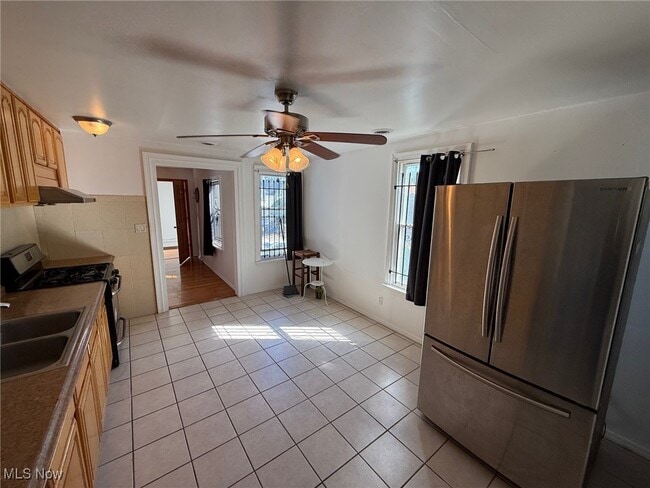 Foto del edificio - 1576 E 36th St