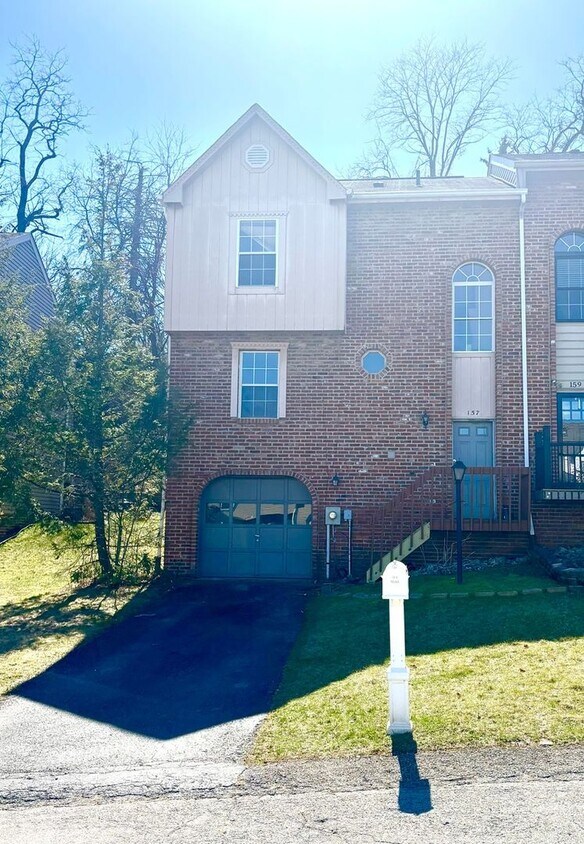 Primary Photo - Charming 3BR Townhome in Pittsburgh