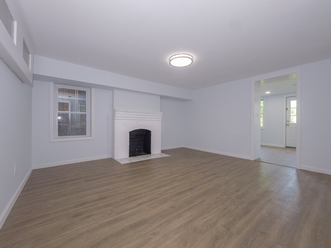Primary Photo - 254 Montgomery St