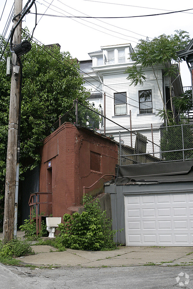 Building Photo - 2345 Perrysville Ave