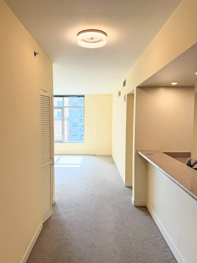 Foto del edificio - 425 W Beech St