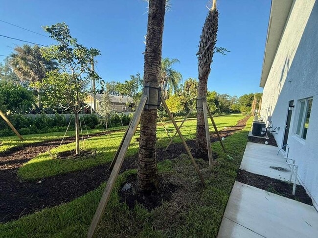 Foto del edificio - 4965 Serafica Dr