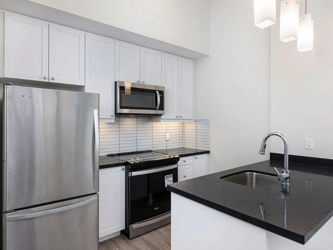 Building Photo - 1465 Lawrence Avenue West