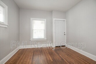 Building Photo - 3600 E 153rd St