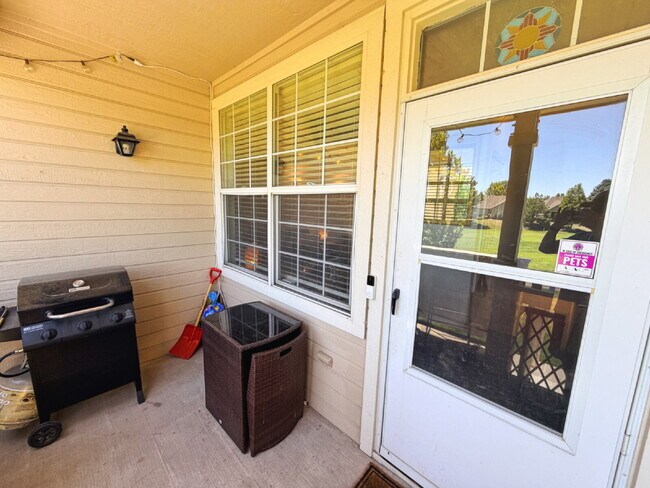 Foto del edificio - Rare opportunity to lease a golf course-view condo in one of Littleton's most convenient locations!