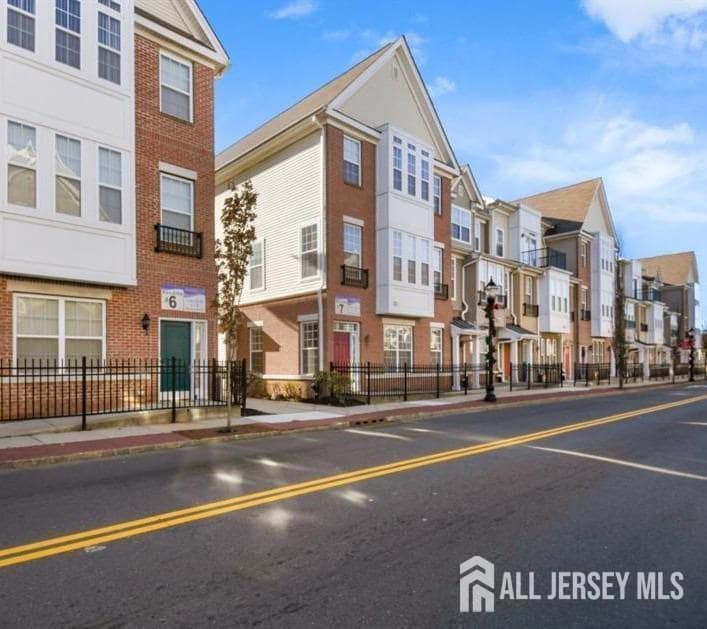 Building Photo - 24 Roosevelt Ave