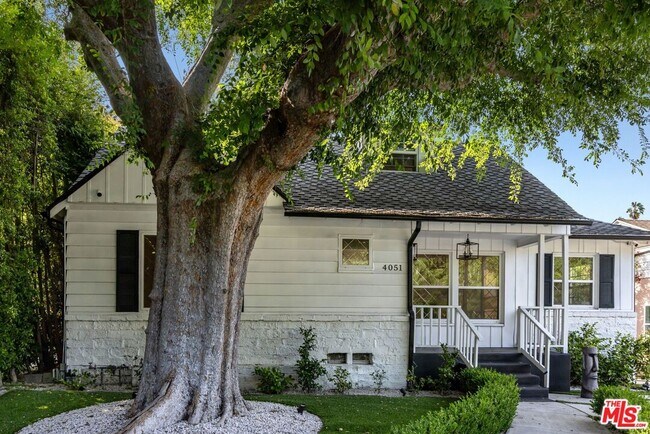 Foto del edificio - 4051 Beverly Glen Blvd