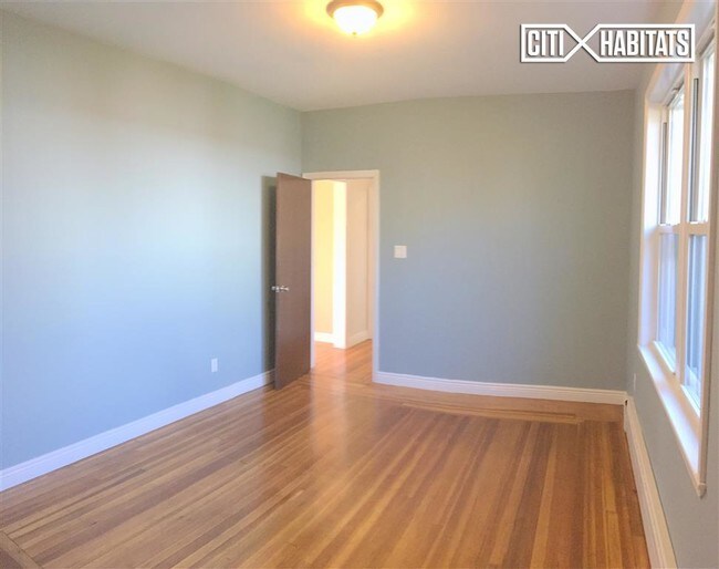 Foto del edificio - 252 Cromwell Ave