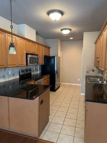 Building Photo - 325 Metropolitan Dr