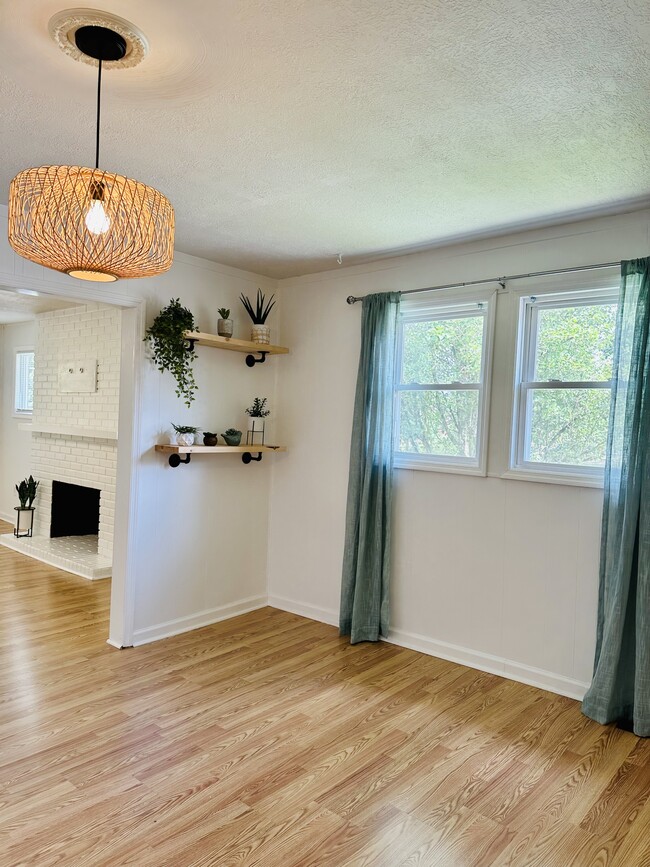 Building Photo - 808 Hibner Ave