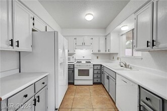 Building Photo - 8061 Draco Cir