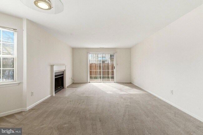 Foto del edificio - 3403 Waltham Ct