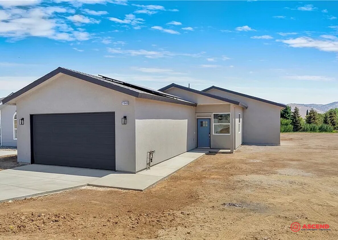 Foto principal - Brand New Home In Tehachapi!