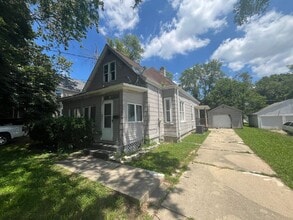 Building Photo - 1712 N Broadway St