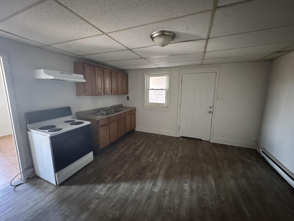 Building Photo - "Charming 1-Bedroom Apartment in Prime York Location – Your Ideal Urban Retreat!"