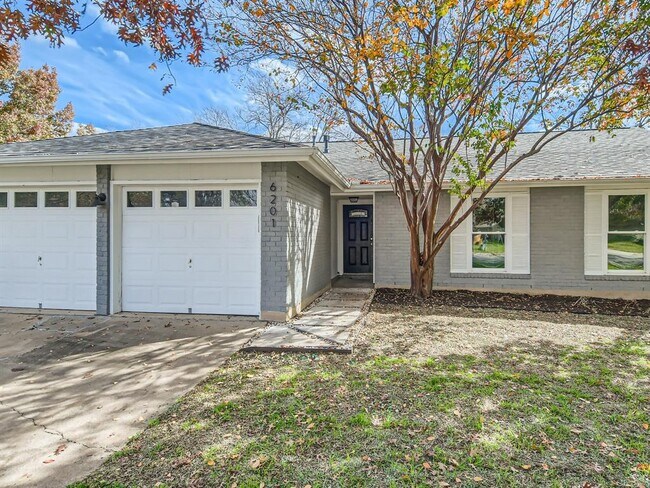 Building Photo - 6201 Bridlington Cir