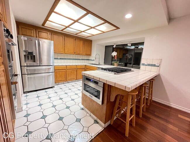 Building Photo - 4 br, 3 bath House - 1099 Maxey Dr
