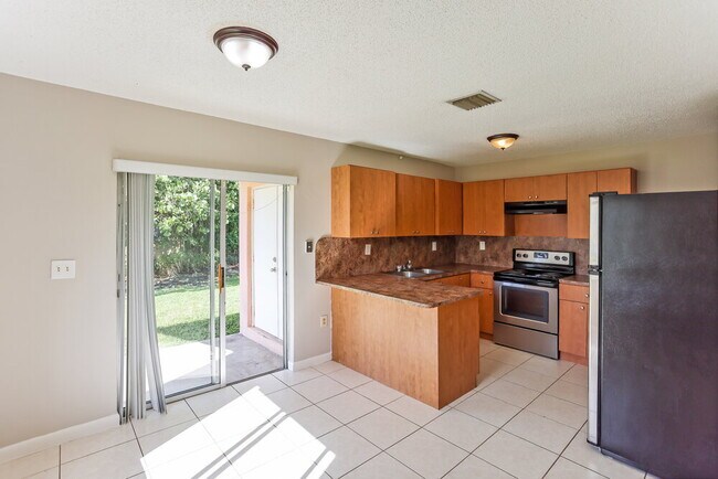 Building Photo - 16960 SW 104th Ave