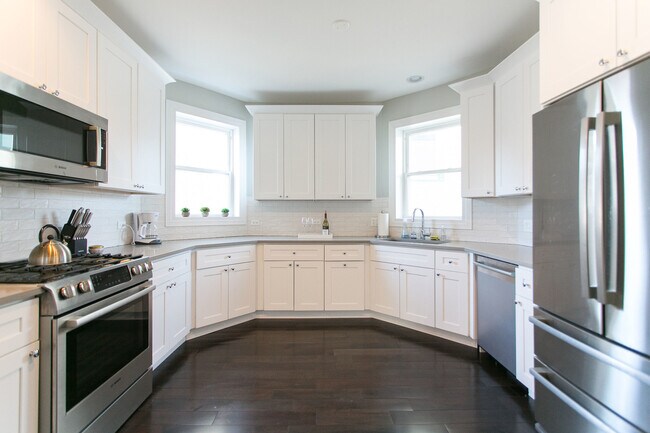 Building Photo - 4029 N Harding Ave