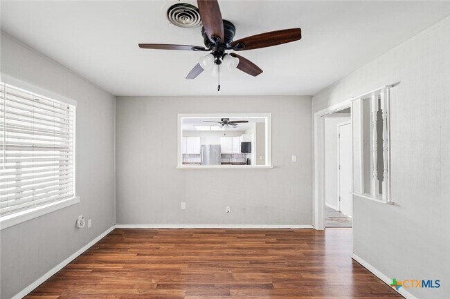Building Photo - 1205 Pine Dr