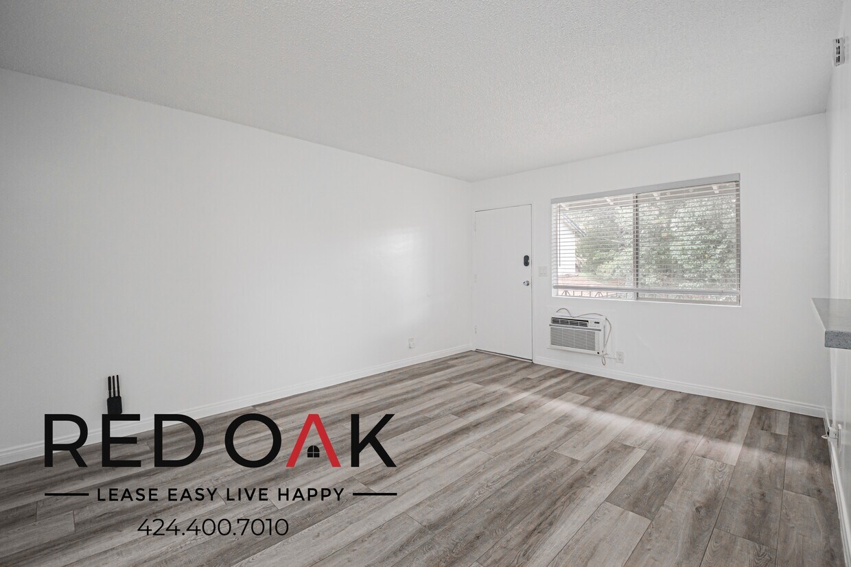 Foto principal - 630 N Cerritos Ave