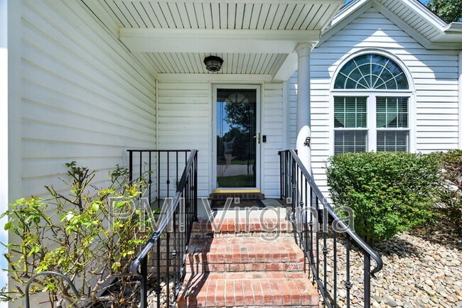 Building Photo - 6811 Dickens Ct E