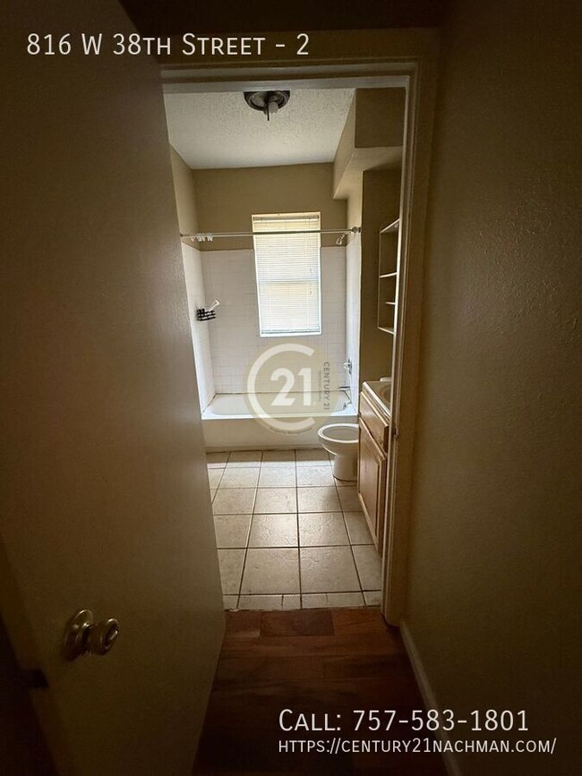 Foto del edificio - 816 W 38th St