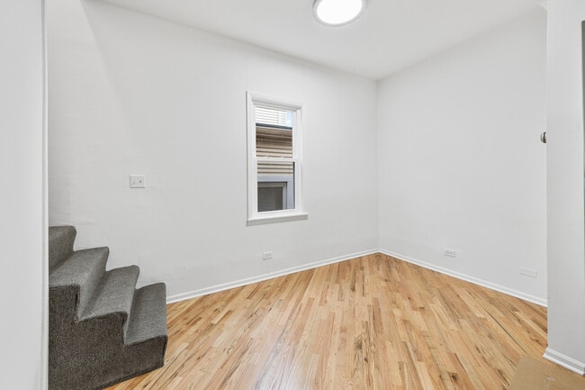 Foto del edificio - 3037 N Southport Ave
