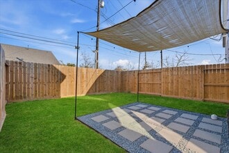 Building Photo - 227 S Broadway St