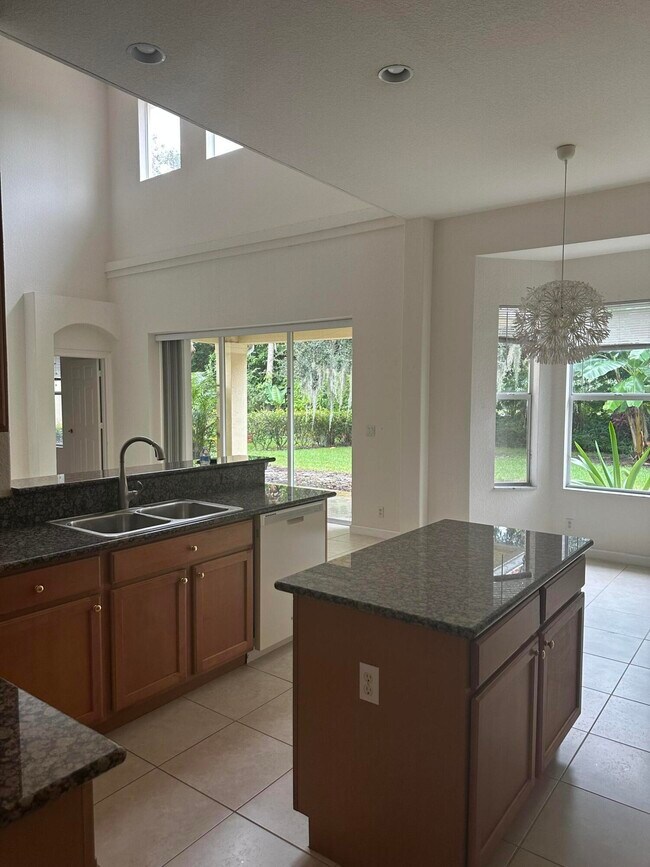 Building Photo - 8120 Bautista Way