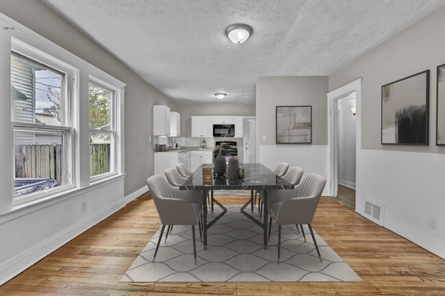 Building Photo - 2034 W 99th St
