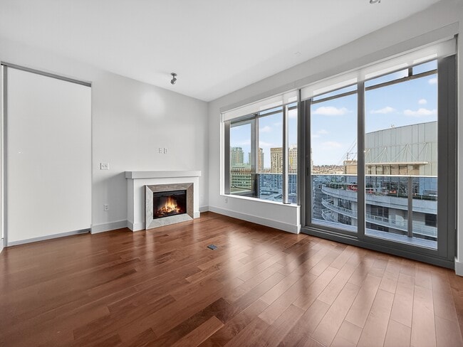 Building Photo - 737 Olive Wy