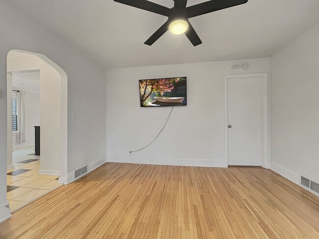 Foto del edificio - 2729 Vernon Ave S