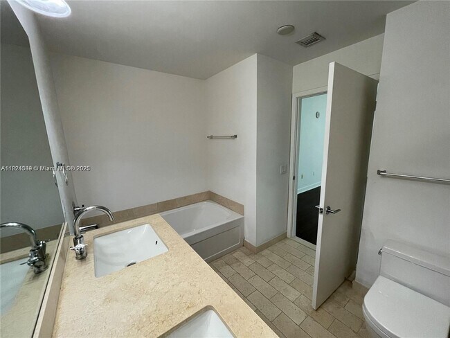 Foto del edificio - 79 SW 12th St