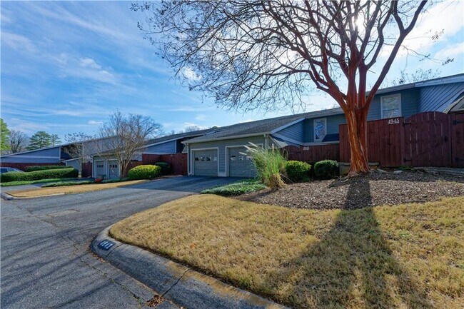 Foto del edificio - 4943 Meadow Ln