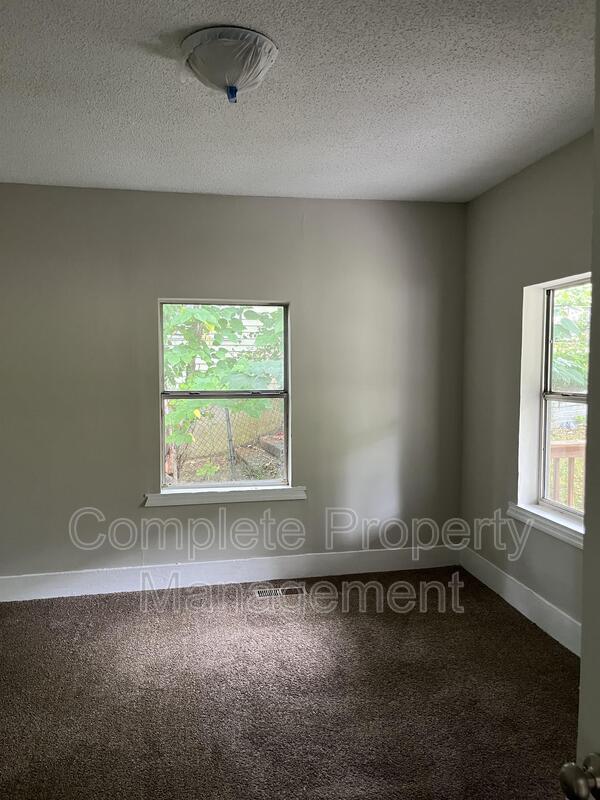 Foto del edificio - 1434 Thomason Ave