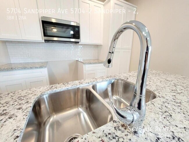 Foto del edificio - 5704 Sandpiper Ave