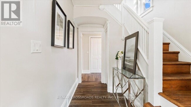 Building Photo - 24 Catharine St