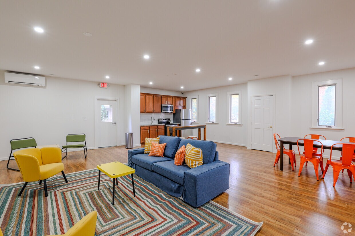 Foto principal - Village One Apartments