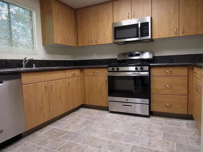 Building Photo - "Charming 1-Bedroom Retreat with Spacious 900 Sq Ft Living in Glendora!"