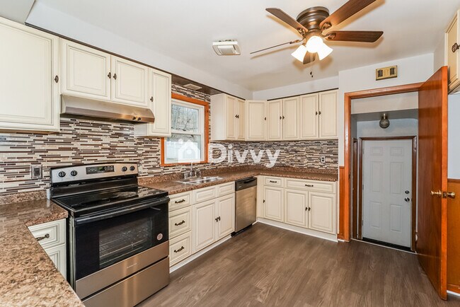 Foto del edificio - 28140 Tremaine Dr