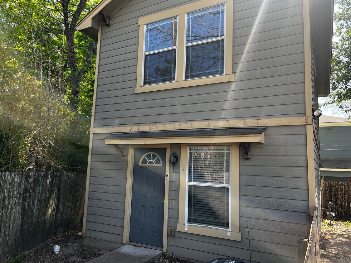 5517 Duval St Unit BBack, Austin, TX 78751 Condo for Rent in Austin