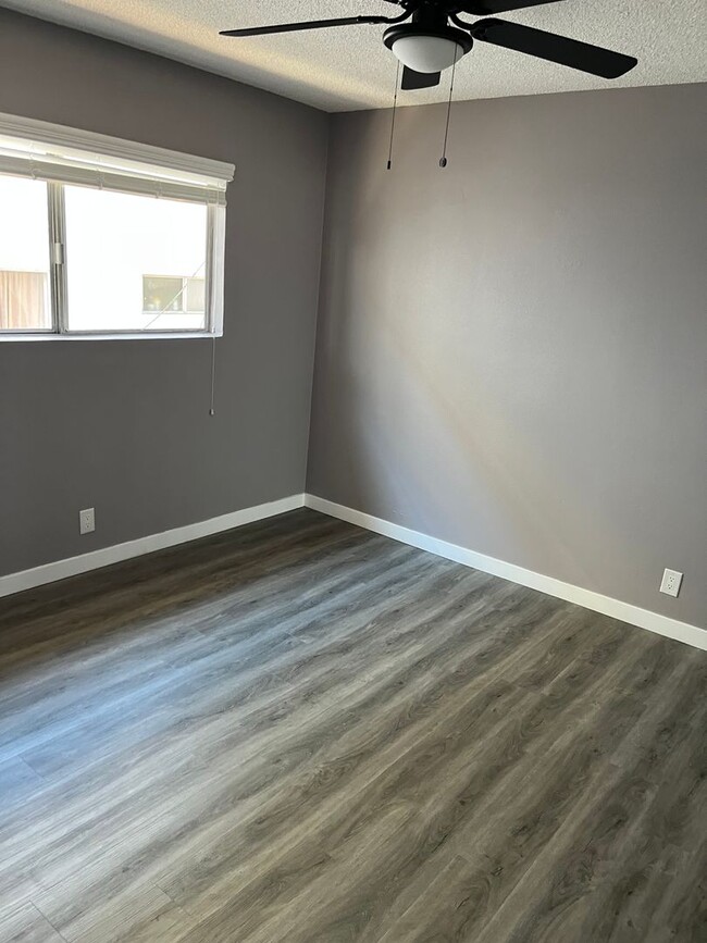 Building Photo - Fully Renovated 1 Bedroom Apartment! Downs...