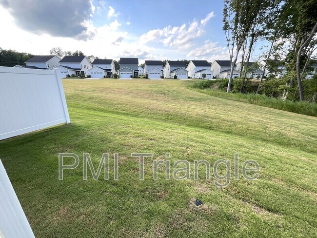 Foto del edificio - 147 Aster Bloom Ln