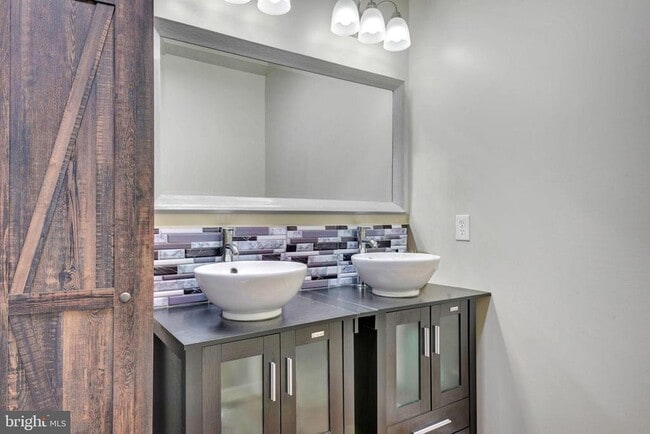 Foto del edificio - 15584 Peach Walker Dr