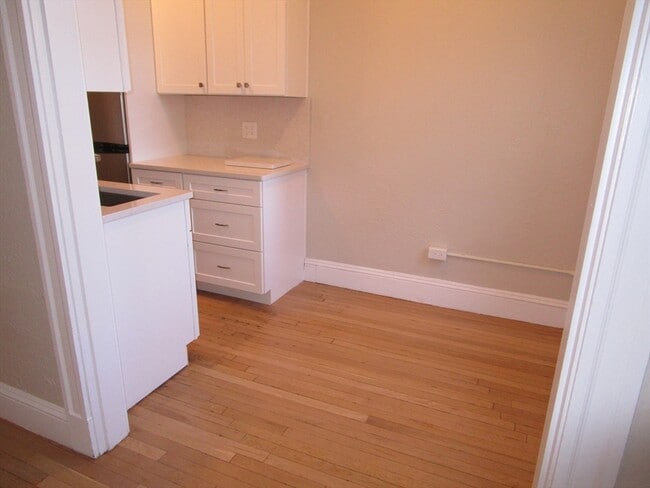 Building Photo - 122 Riverway