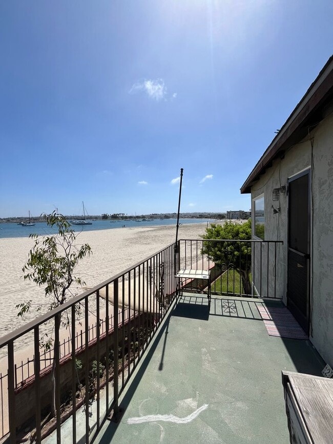 Building Photo - 2933-2935 Bayside Walk