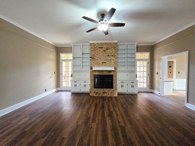 Building Photo - 5423 Basswood Cir